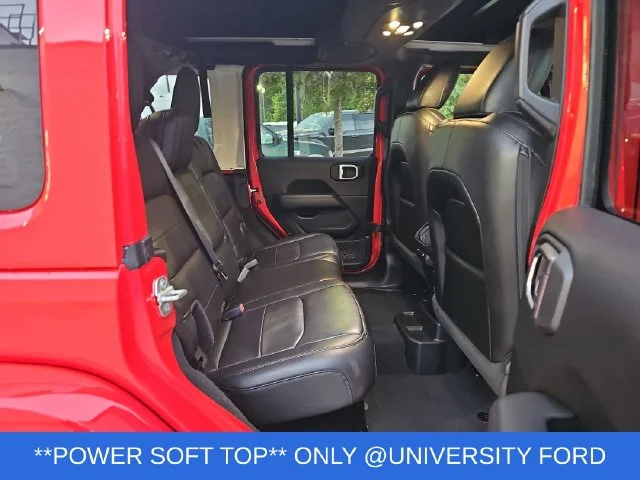 Used 2023 Red Jeep Altitude image 11