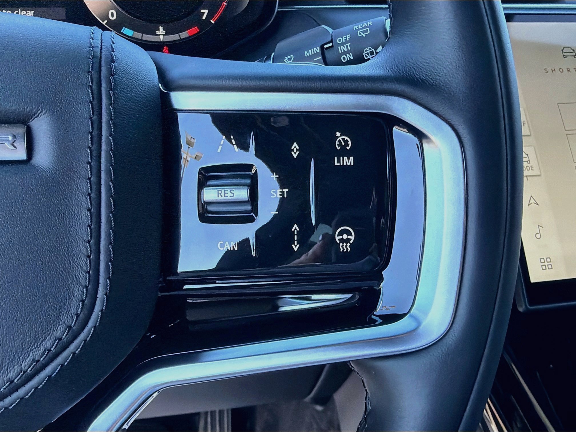 New 2027 Santorini Black LAND ROVER SE P360 image 38