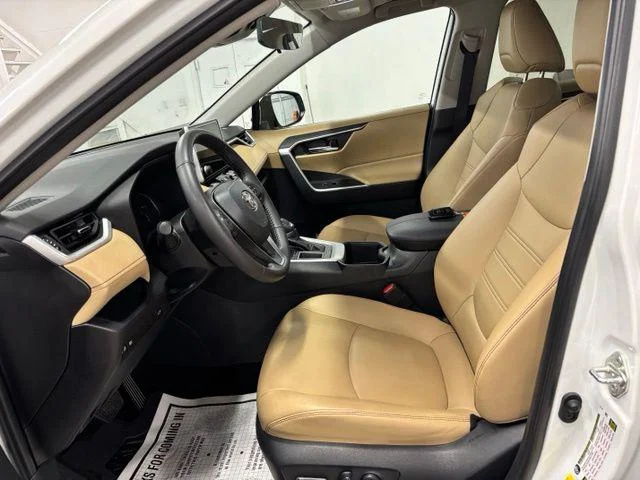 Used 2024 WIND CHILL PEARL Toyota  image 10
