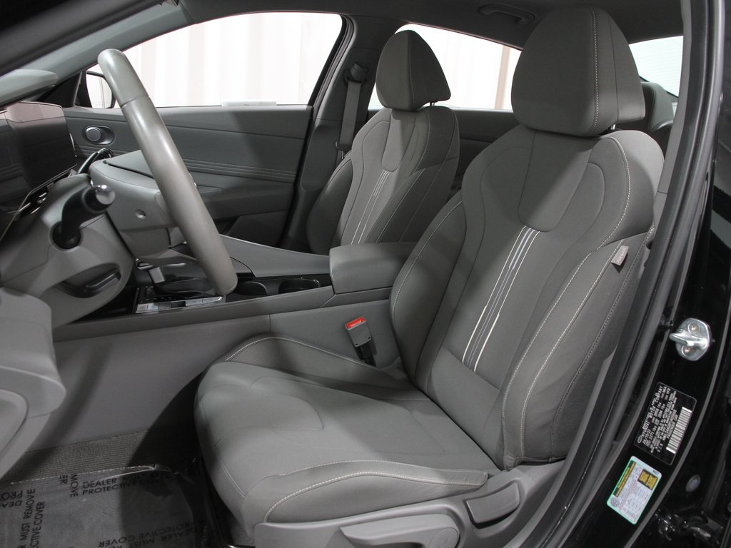 2023 Hyundai Elantra SEL photo 4