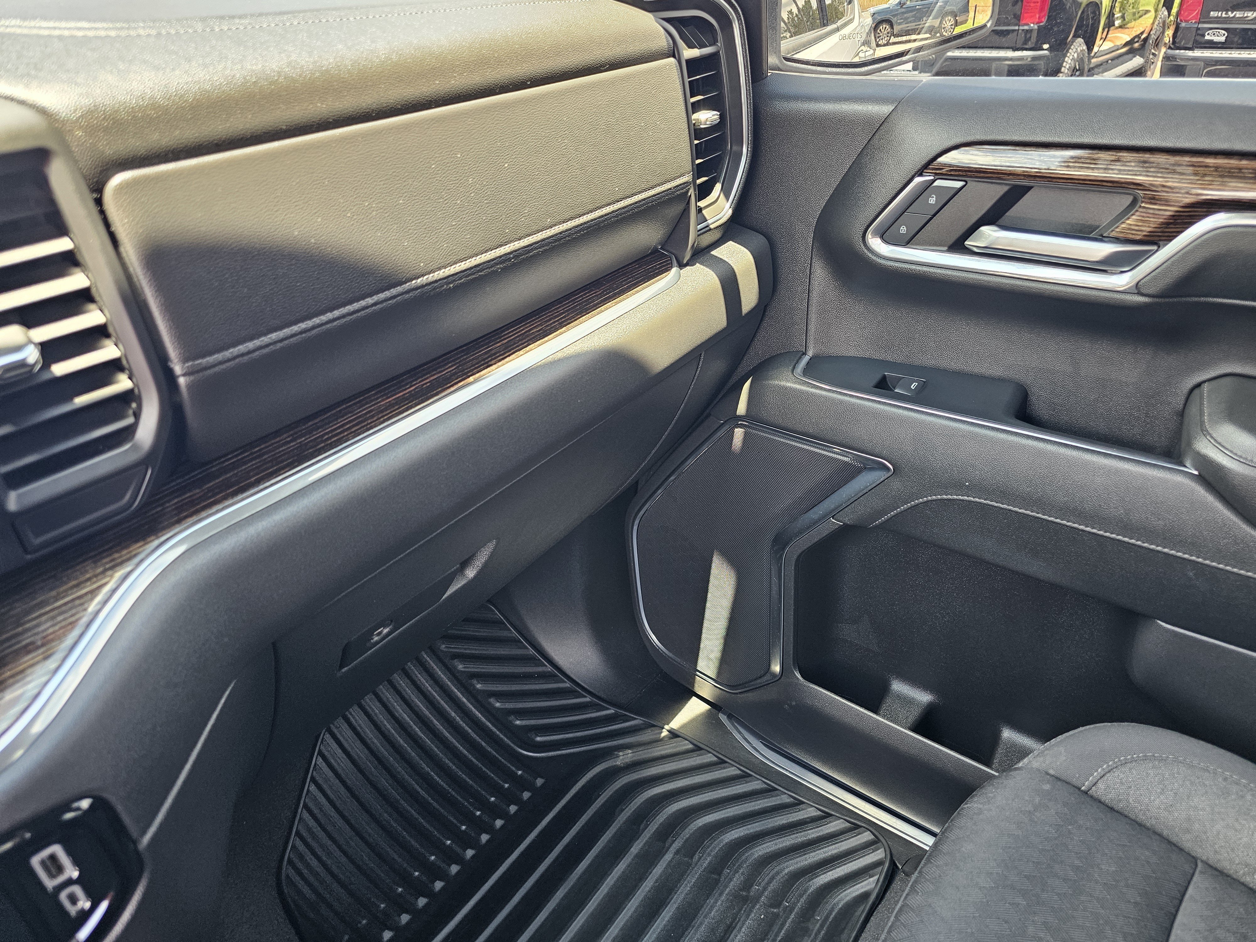 Used 2023 Summit White GMC Elevation image 28