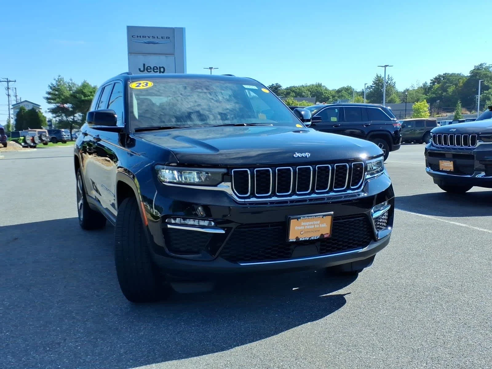 Certified Used 2023 Diamond Black Crystal Pearlcoat Jeep Limited image 4