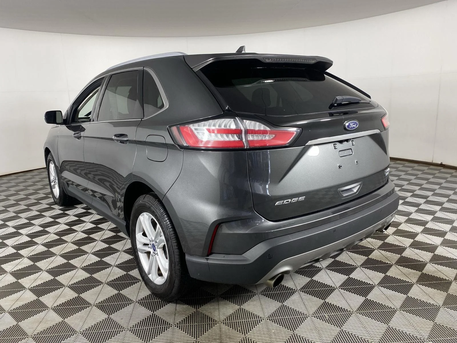 Used 2020  Ford SEL image 5