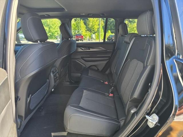 2025 Jeep Grand Cherokee Laredo - Photo 13