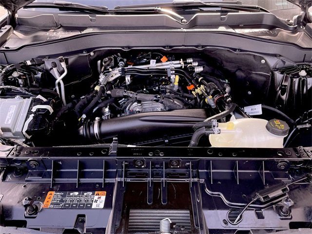 2025 Ford Explorer photo 3