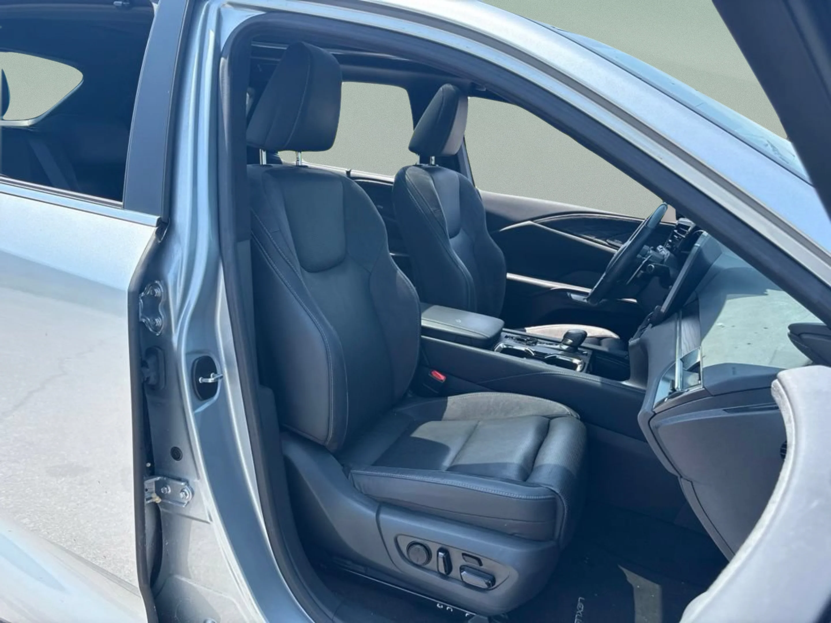 Used 2023 Iridium Lexus 350 Luxury image 31