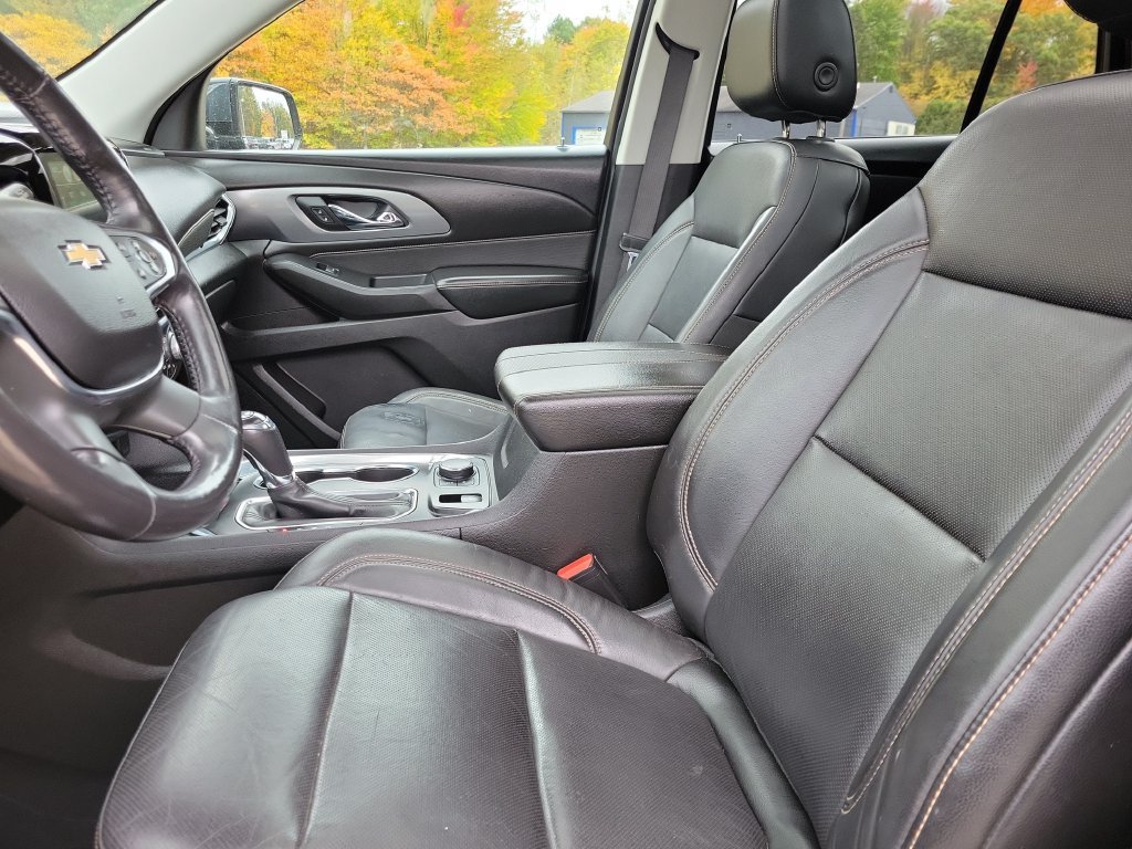 Used 2018 GRAPHITE METALLIC Chevrolet Premier image 22
