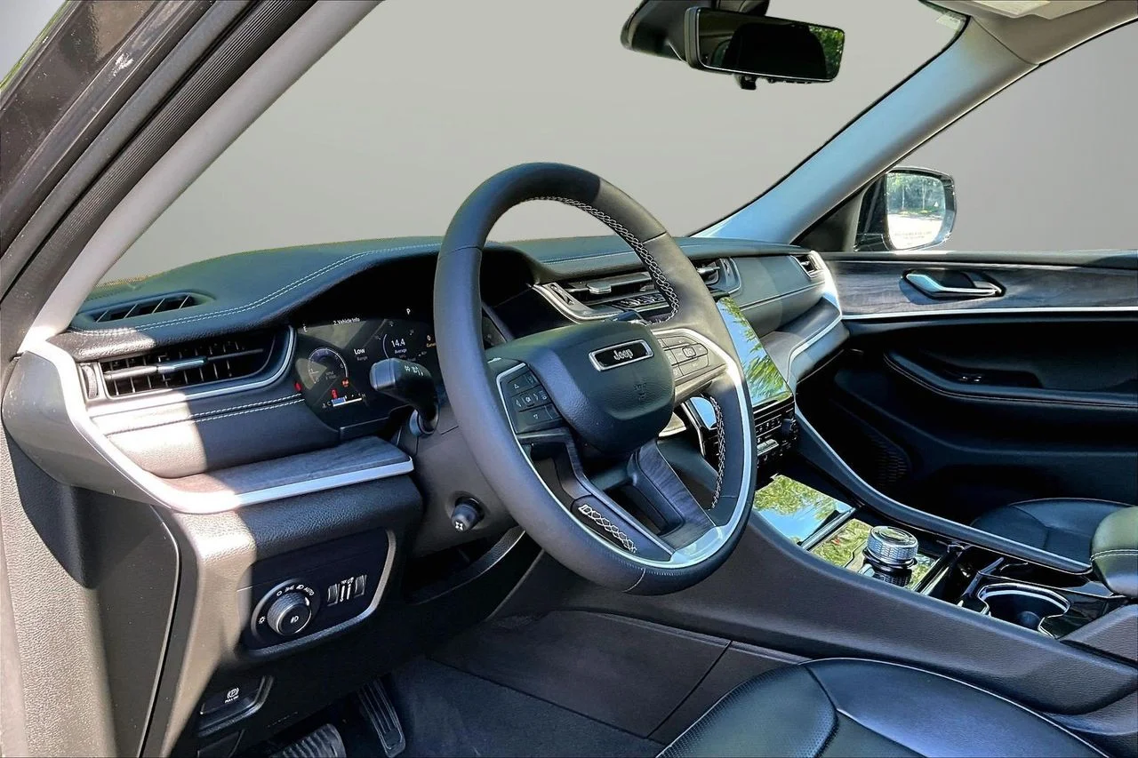 Used 2023 Gray Jeep Limited image 20