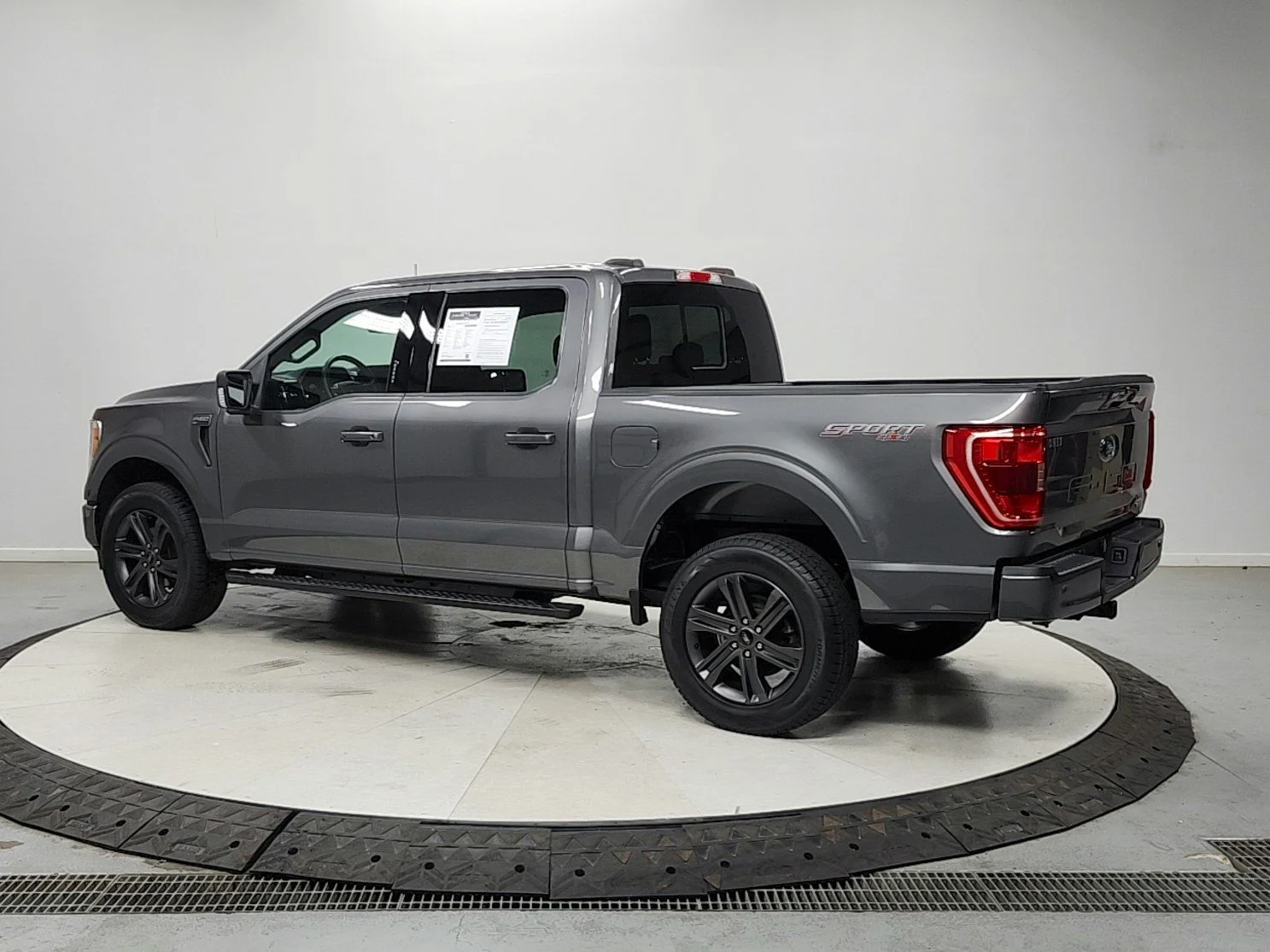 Used 2023 Gray Metallic Ford XLT image 5