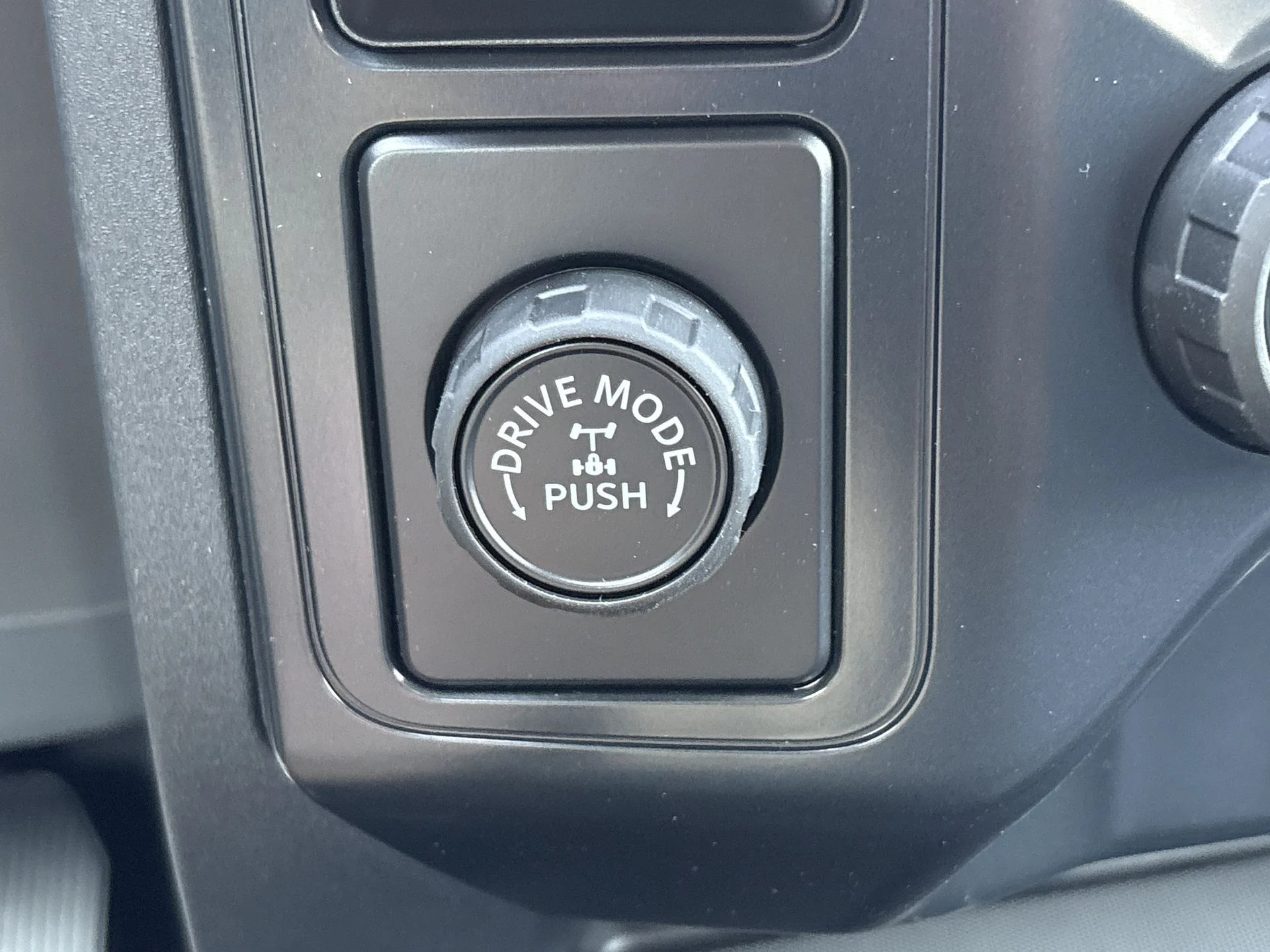 New 2026 Oxford White Ford XLT image 8