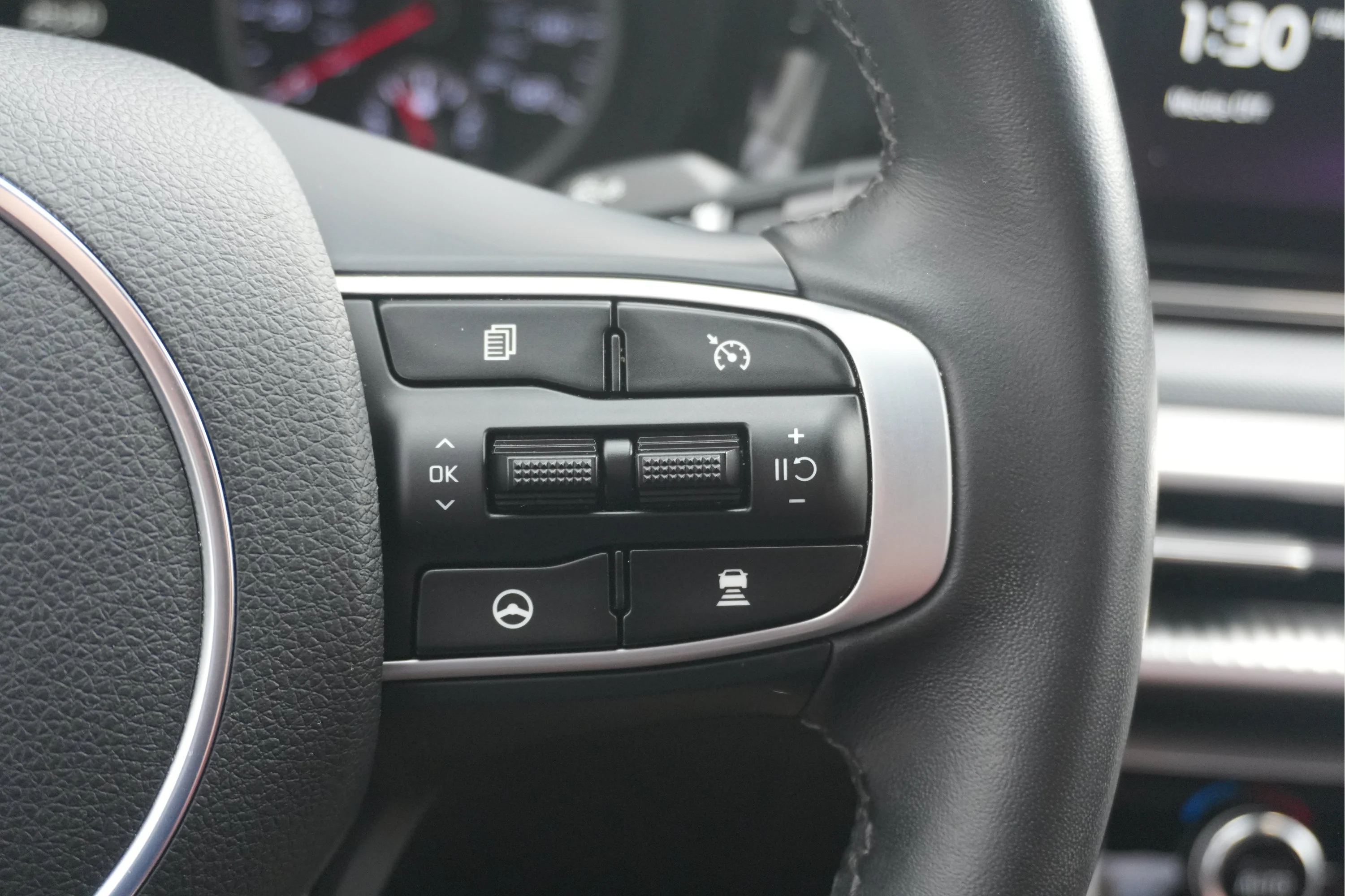 Used 2023 Wolf Gray Kia GT-Line image 25