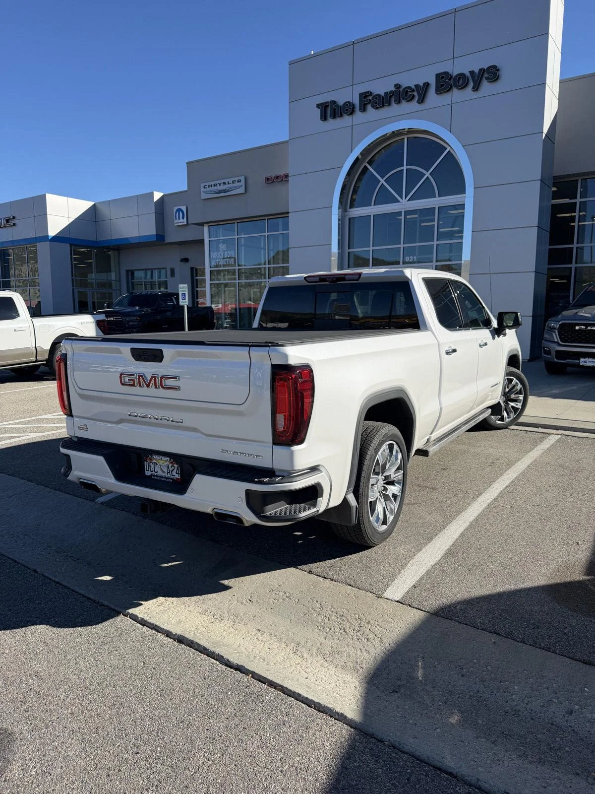 Used 2025 White Frost Tricoat GMC Denali image 3