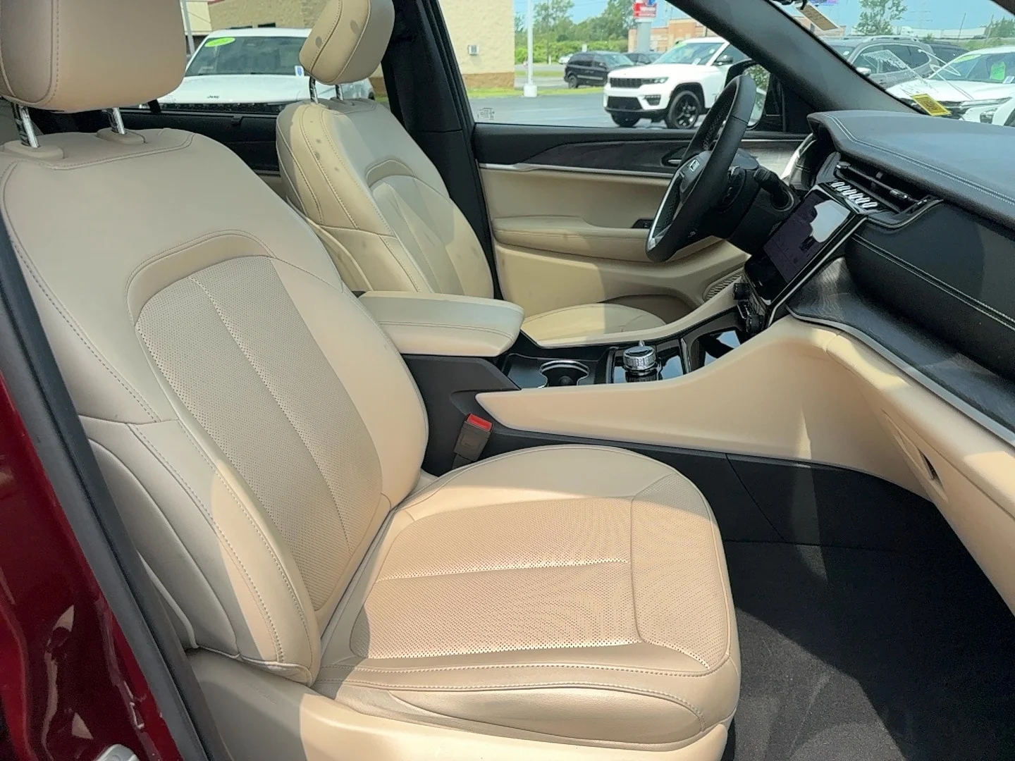 Used 2024 Velvet Red Pearlcoat Jeep Limited image 26