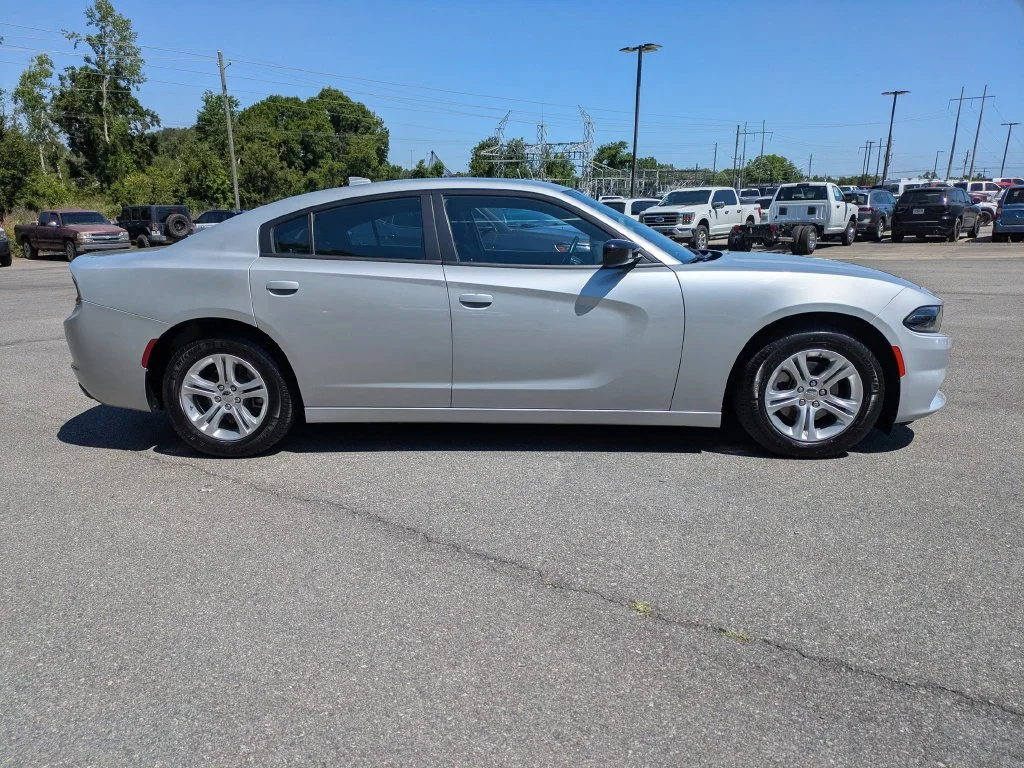 Used 2023 Silver Dodge SXT image 3
