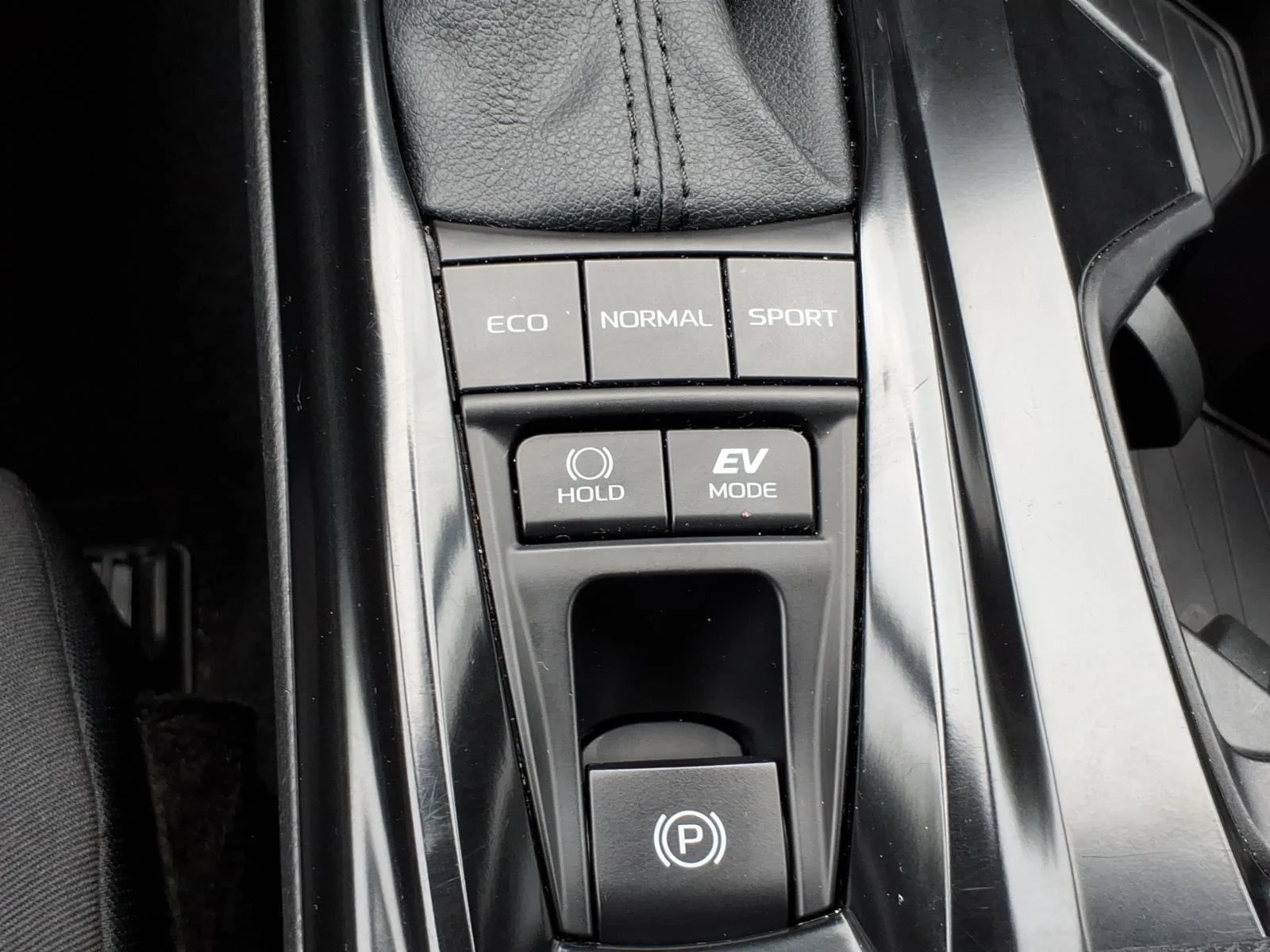 Used 2025 Ice Cap Toyota LE image 20