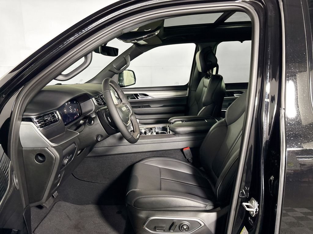 New 2026 High Gloss Black Exterior Paint Jeep Limited Reserve image 11