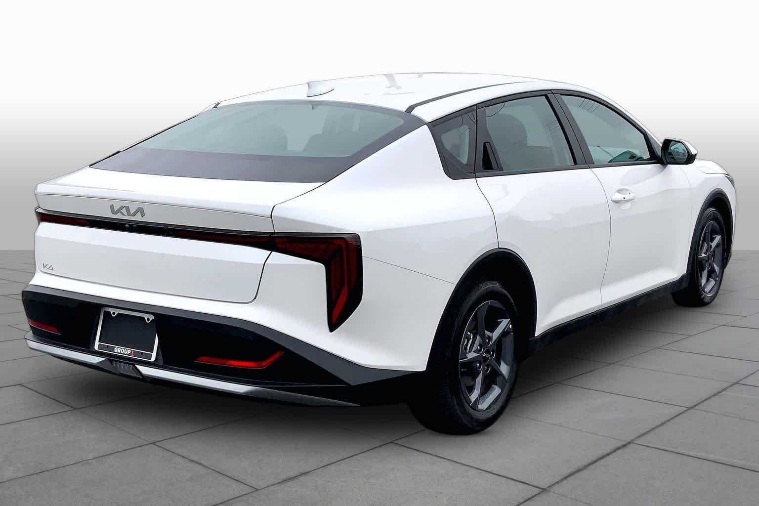 Used 2025 Snow White Pearl Kia LXS image 13