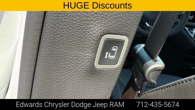 2026 Chrysler Pacifica Select - Photo 33