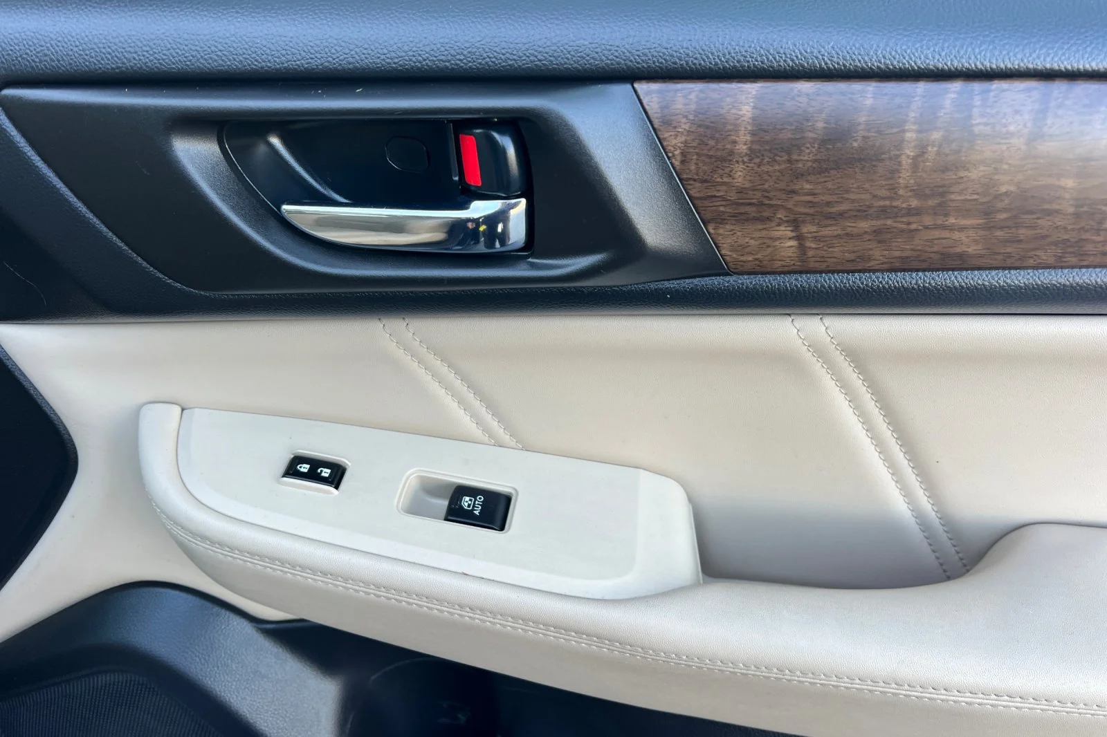Used 2018 Dark Blue Pearl Subaru Limited image 18