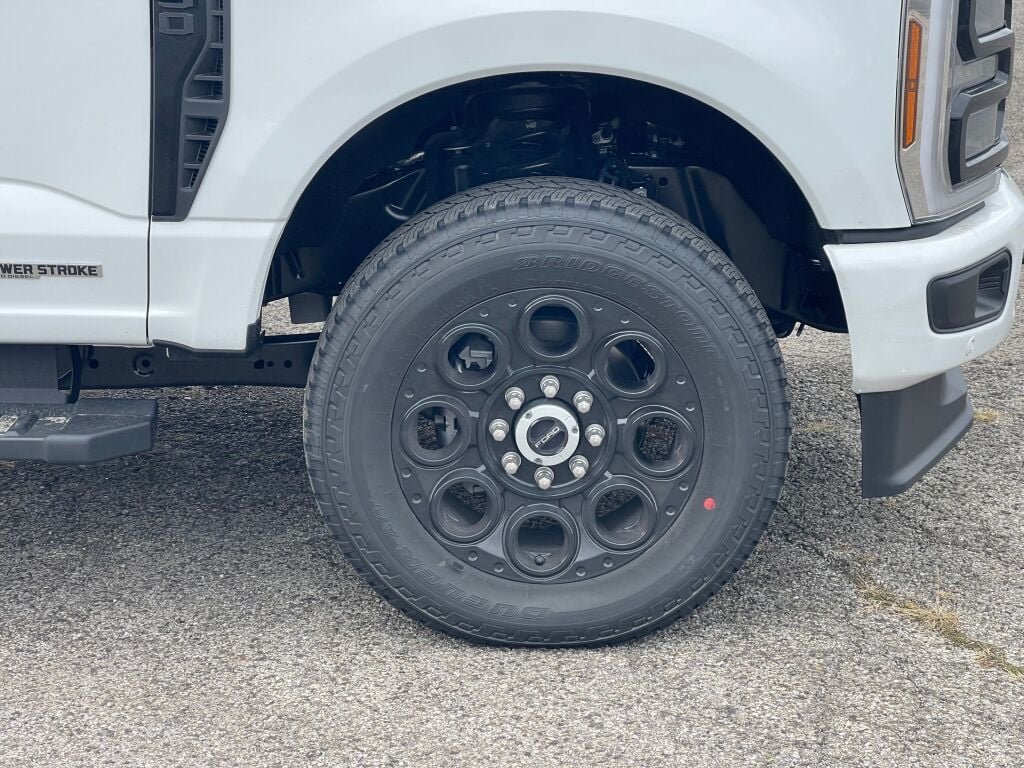New 2026 Oxford White Ford LARIAT image 16