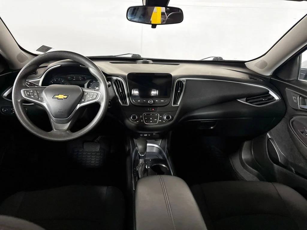 Used 2022 White Chevrolet LT image 12