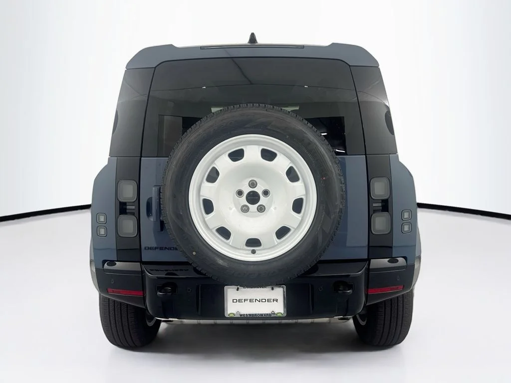 New 2026 Tasman Blue Land Rover X-Dynamic SE image 6