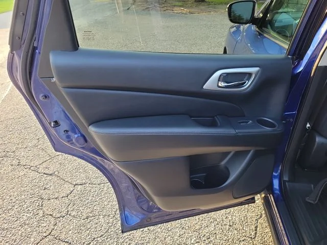 Used 2020 Blue Nissan SV image 14