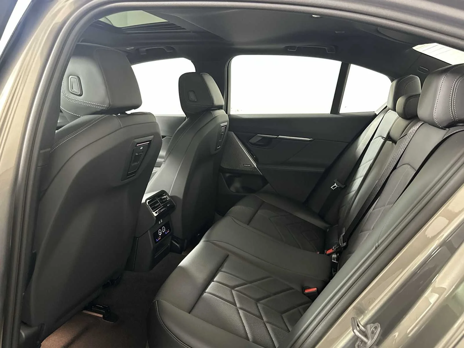 2026 BMW 5 Series 530i - Photo 18