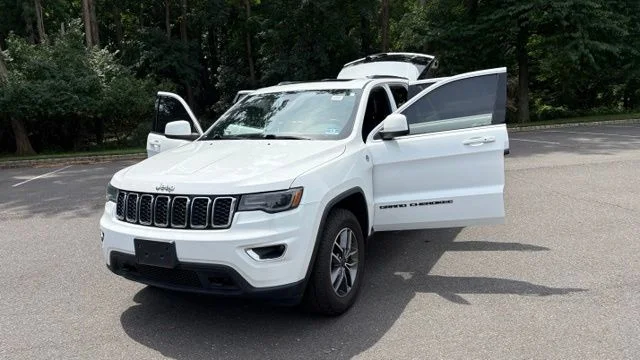 Used 2020 Bright White Clearcoat Jeep Laredo image 15