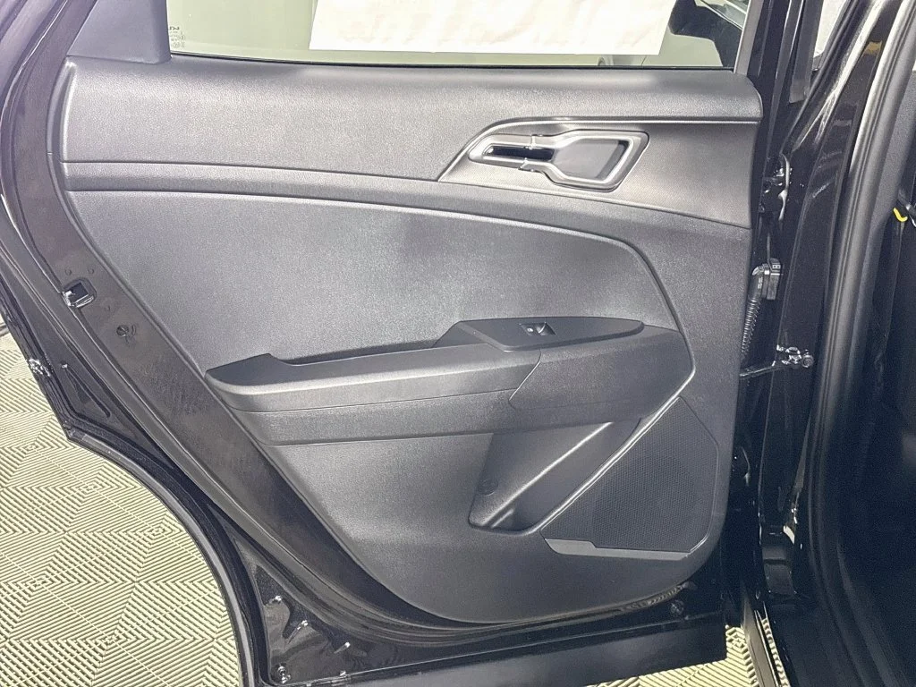 New 2027 Fusion Black Kia LX image 18