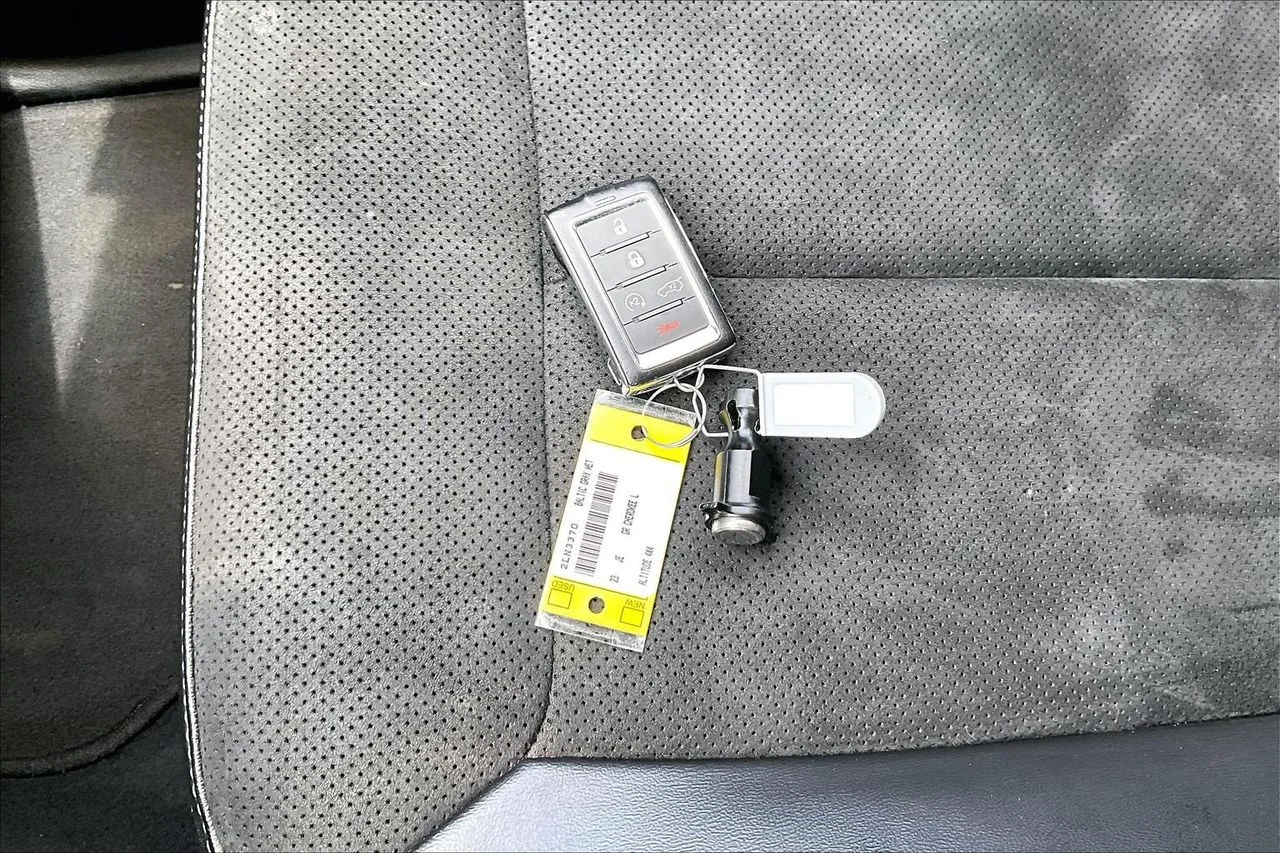 Used 2023 Gray Jeep Altitude image 31
