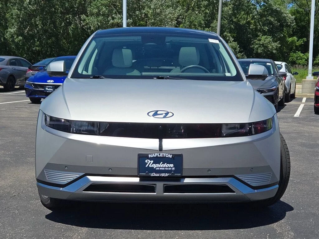 Used 2023 Gold Hyundai Limited image 4