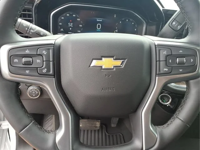 Used 2025 Summit White Chevrolet LT image 12