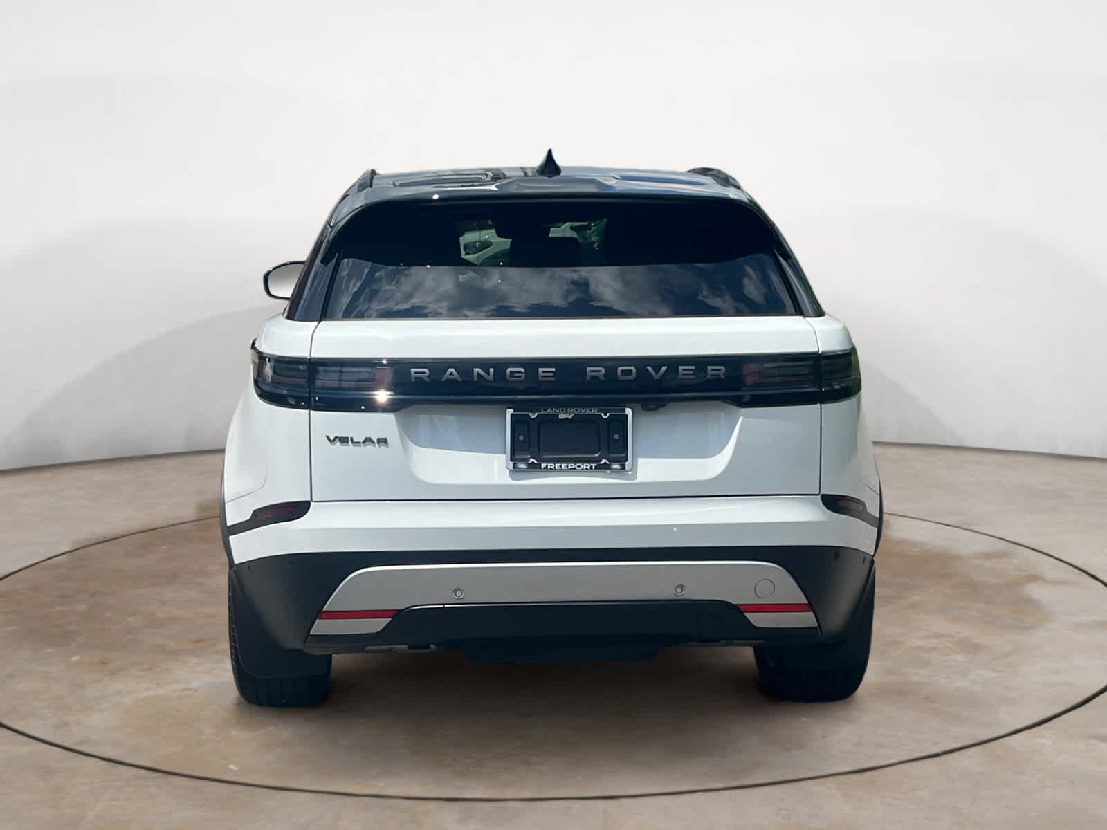 Certified Used 2026 Fuji White Land Rover S image 4