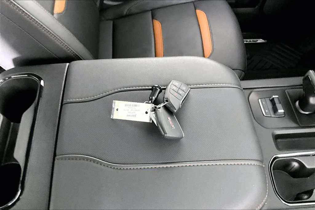 Used 2026 White GMC AT4 image 34