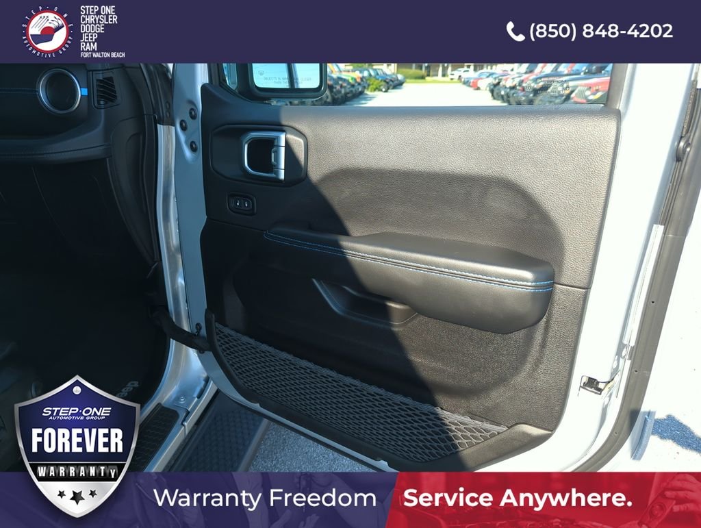 Used 2024 Silver Jeep High Altitude 4xe image 28