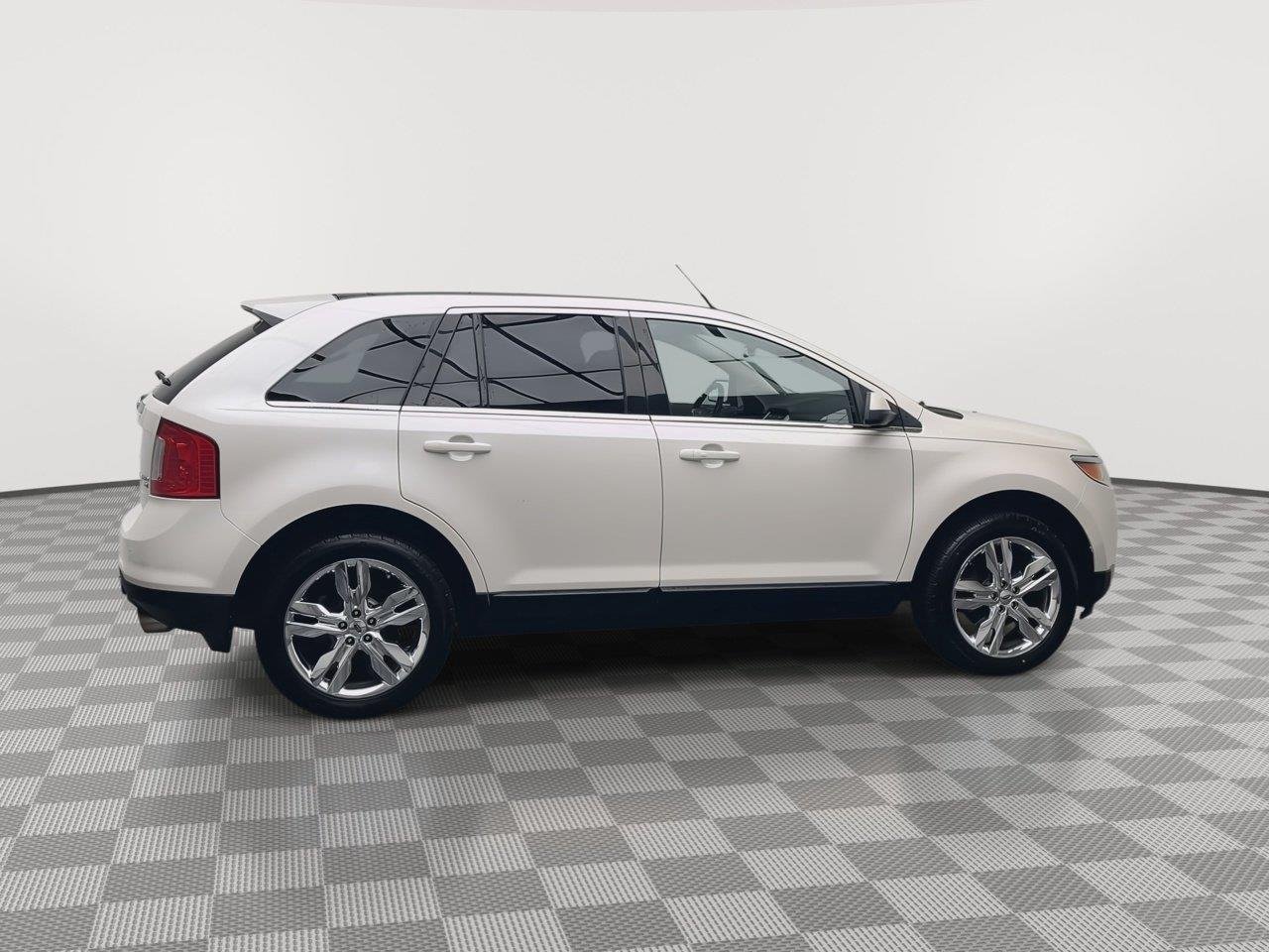 Used 2014 White Platinum Metallic Tri-Coat Ford Limited image 43