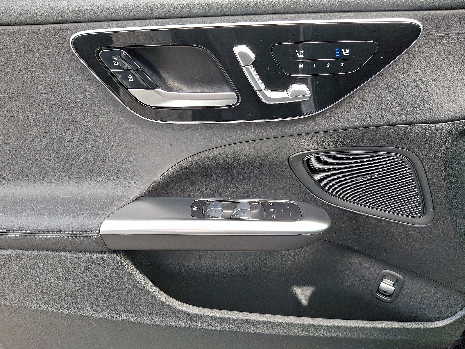 2025 Mercedes-Benz C-Class Sedan C 300 - Photo 11