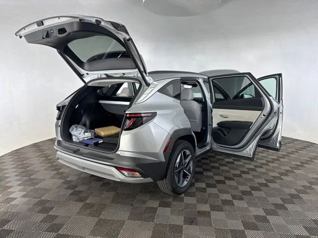 Used 2025 Silver Hyundai SEL Convenience image 19