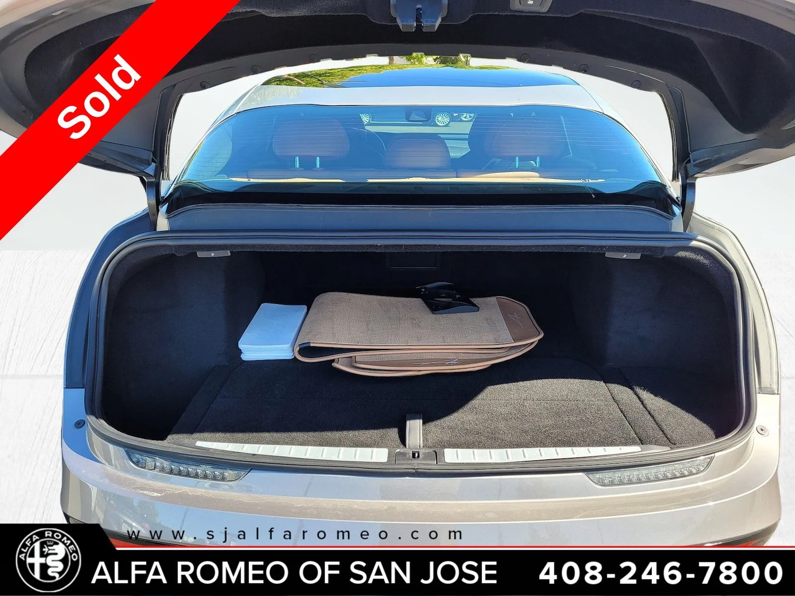 Used 2023 Silver Lucid Grand Touring image 5
