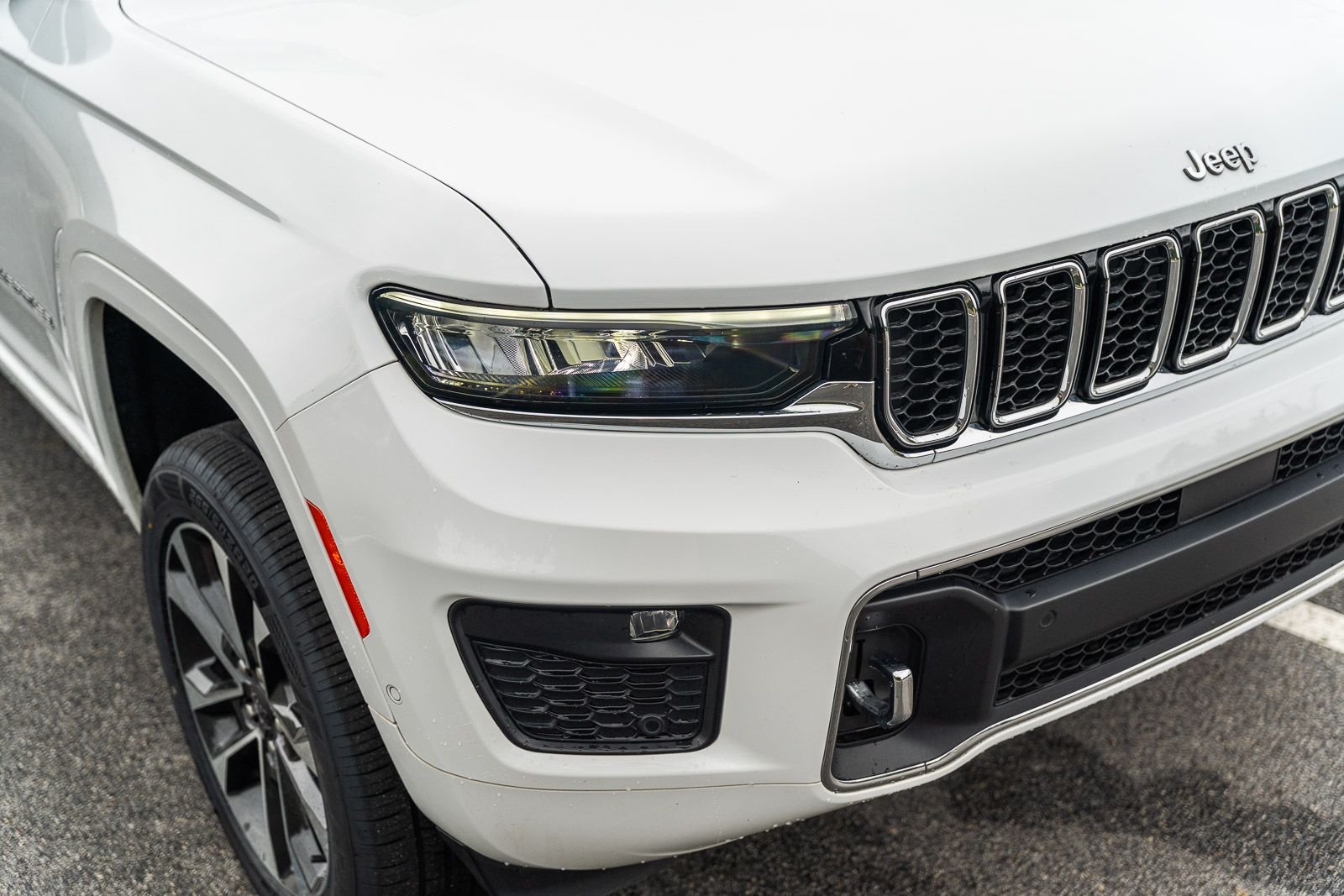 Used 2022 White Jeep Overland image 14