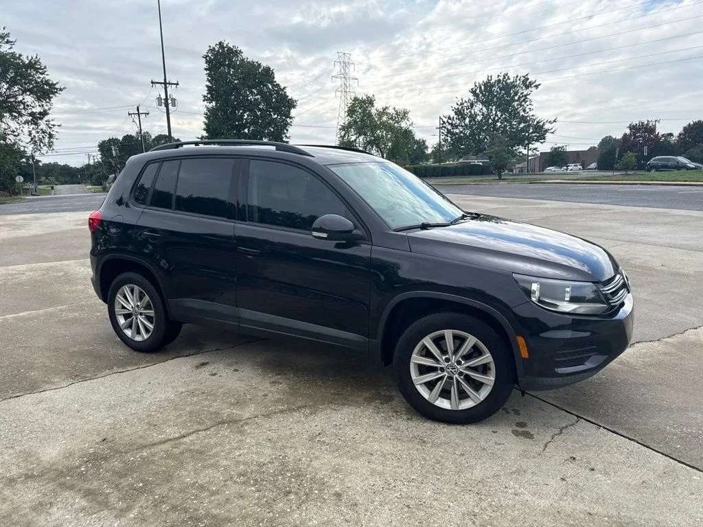 Used 2018  Volkswagen 2.0T image 7