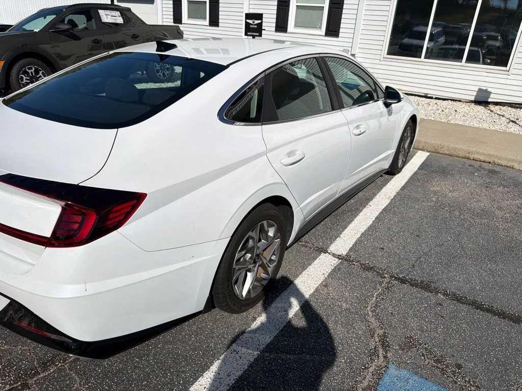 Used 2022 Gray Hyundai SEL image 5