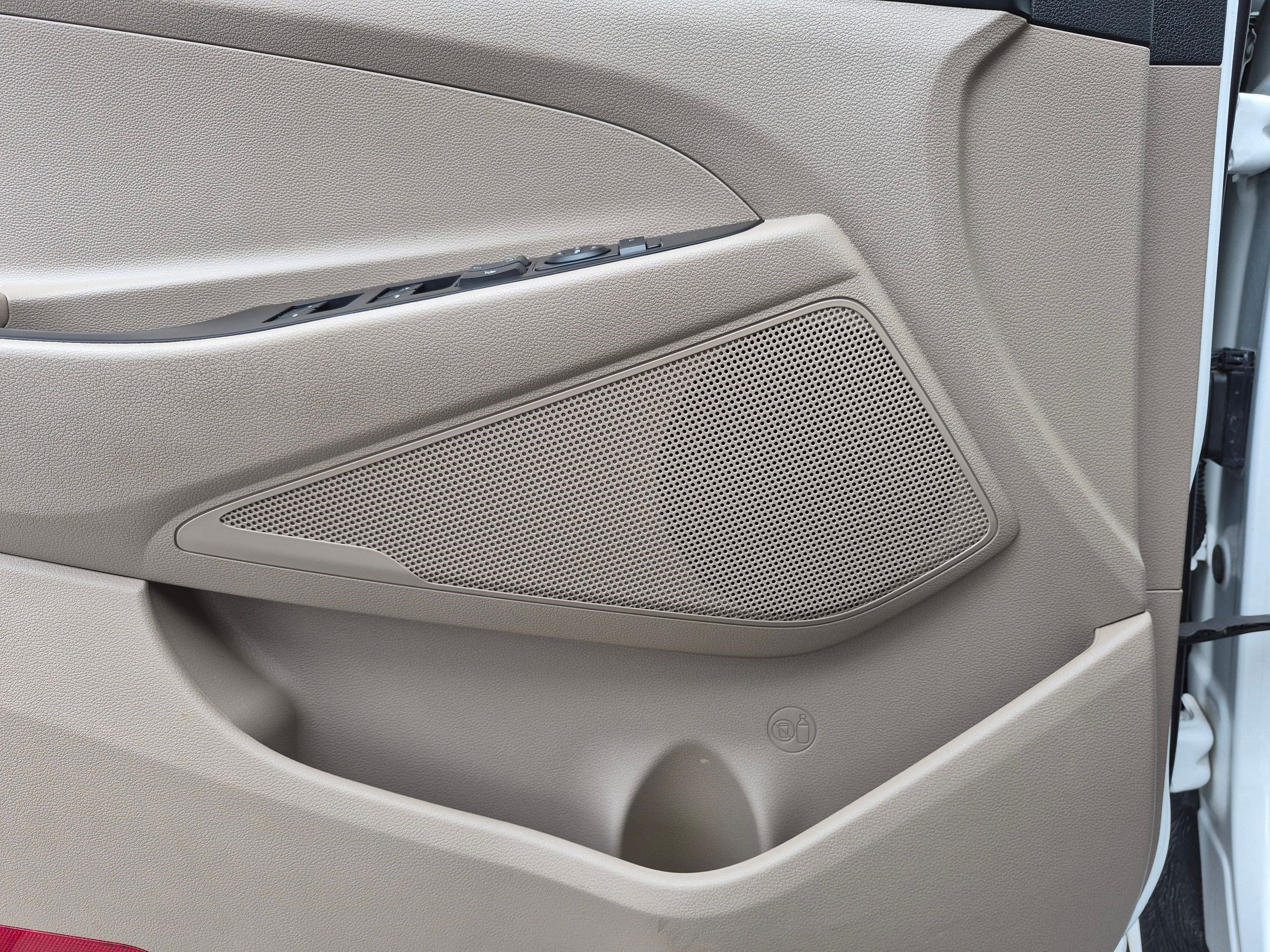 Used 2021 Winter White Hyundai Value image 4