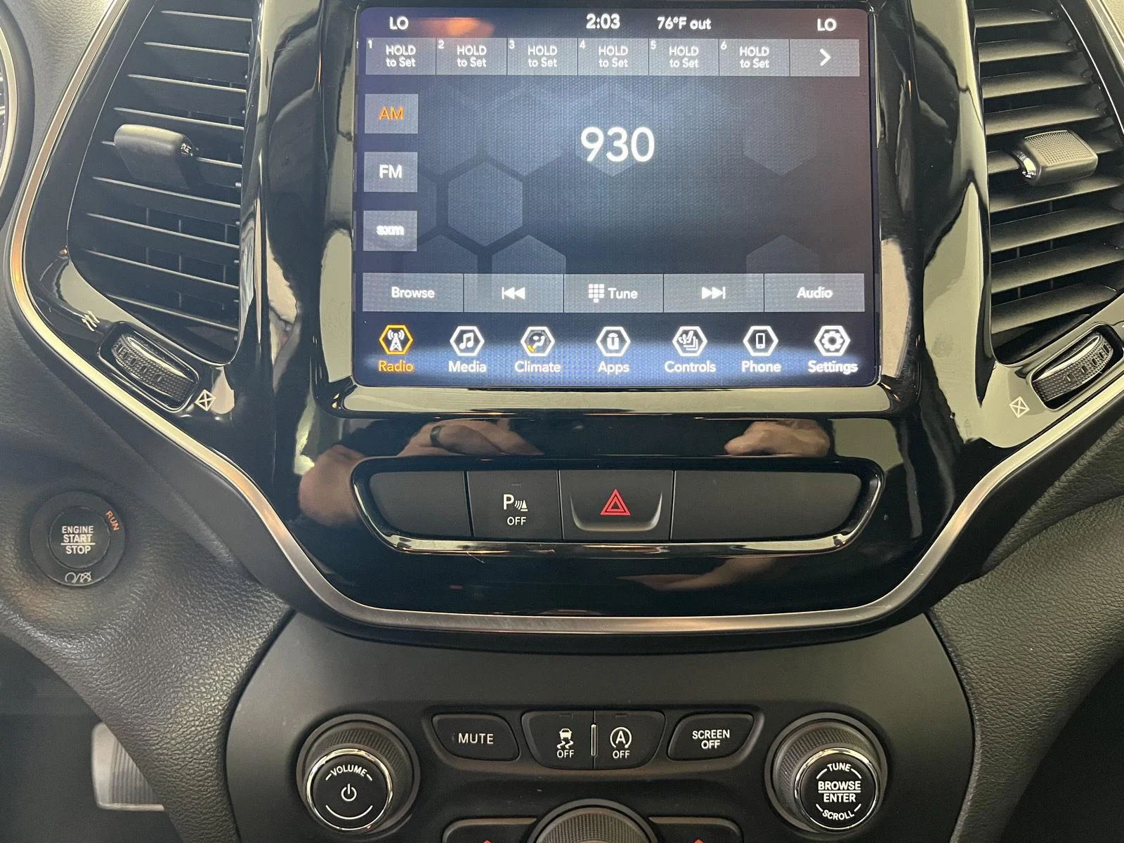 Used 2020  Jeep Limited image 13