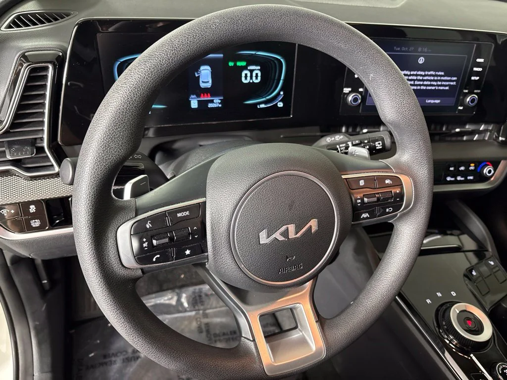 Used 2023 White Kia LX image 26