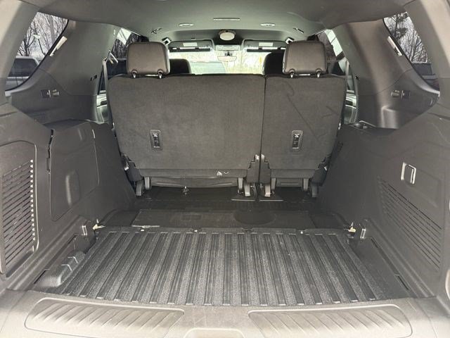 Used 2021 Summit White Chevrolet Commercial image 29