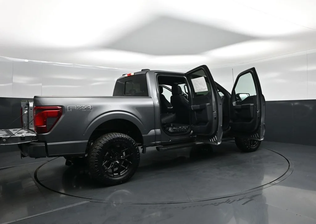 New 2026 Carbonized Gray Metallic Ford XLT image 5