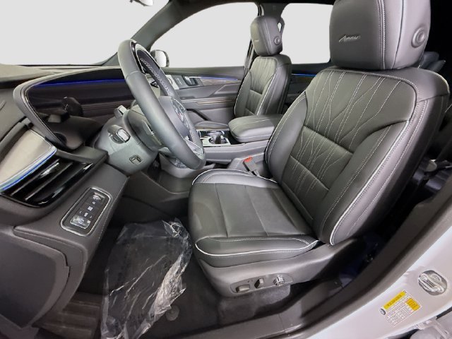 Used 2025 White Frost Tricoat Buick Avenir image 22