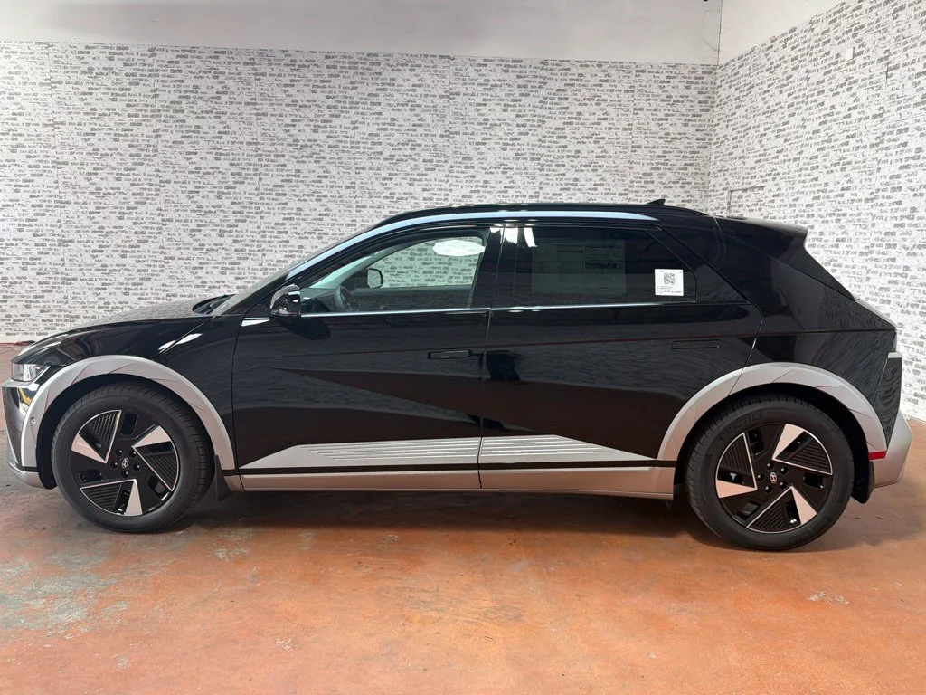 New 2027 Abyss Black Hyundai Limited image 4